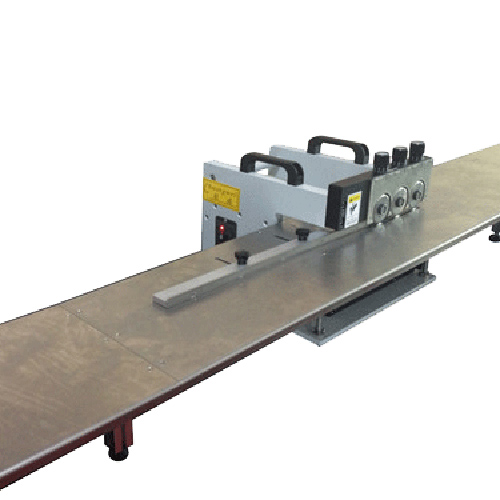 自動(dòng)貼膜機(jī)廠(chǎng)家創(chuàng)威分析背光源貼膜機(jī)迎來(lái)新的機(jī)遇